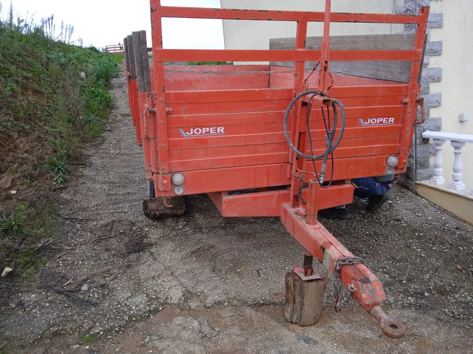 Reboque tri-basculante 3 Toneladas Joper muito bom estado do ano 2003