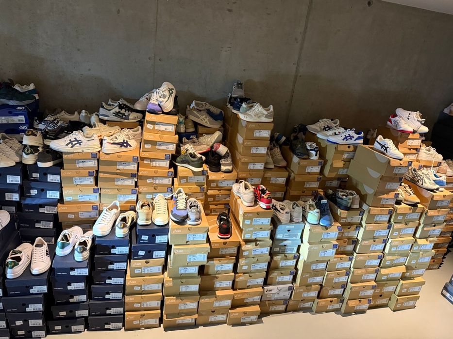 Lote de 1500 pares, com modelos atuais, marcas de topo. Original