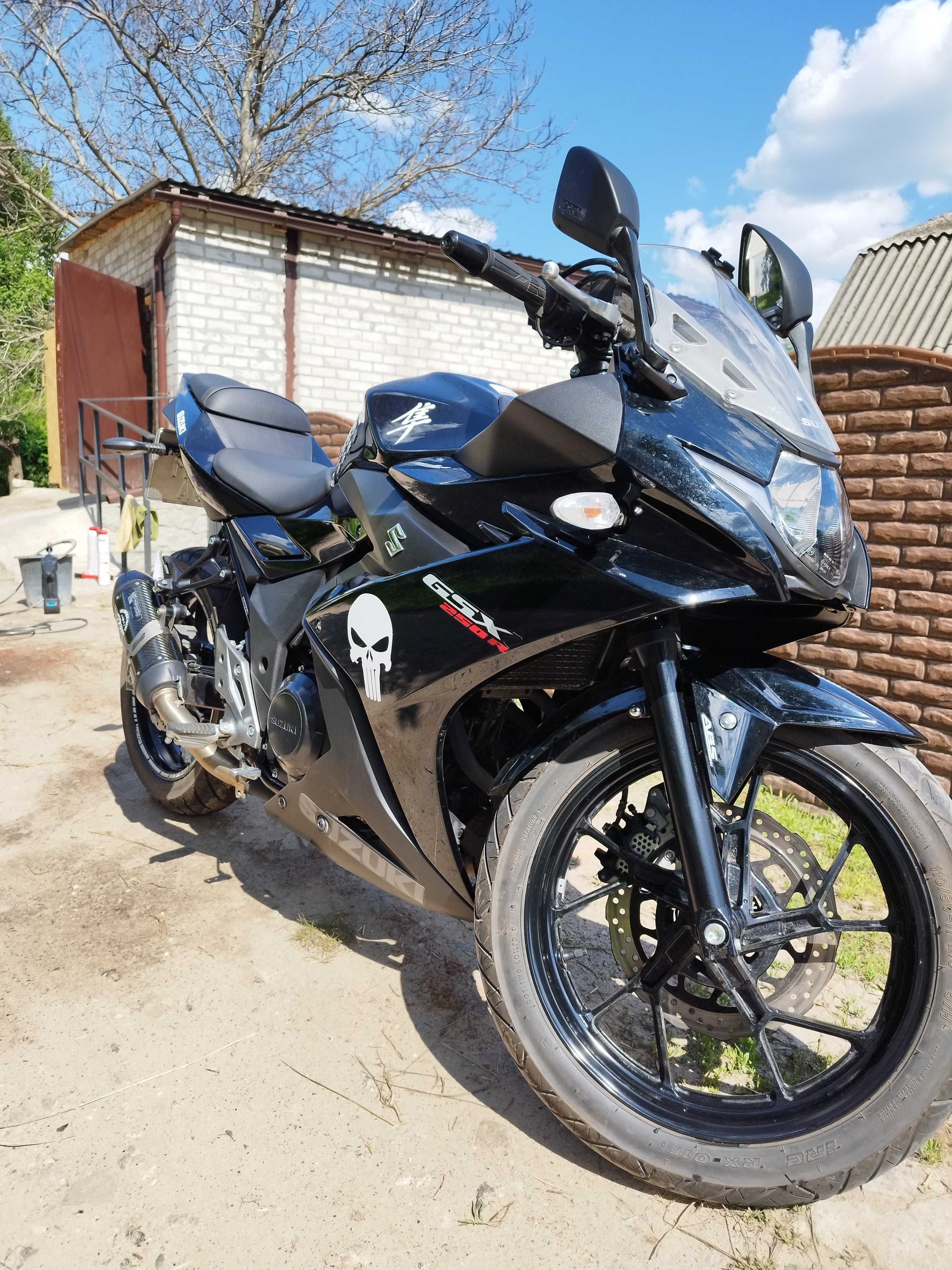 Suzuki GSX250R 2023 ABS