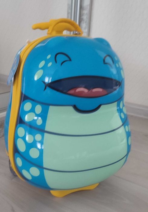 Дитячий чемодан на колесах новий з бірками