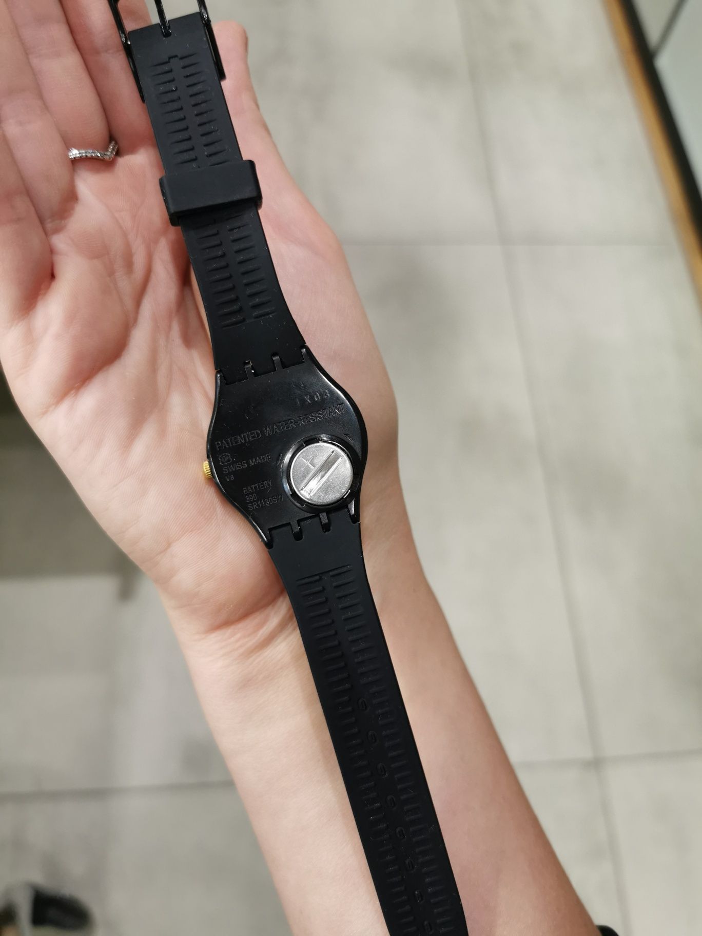 Zegarek swatch gent czarny złote indeksy