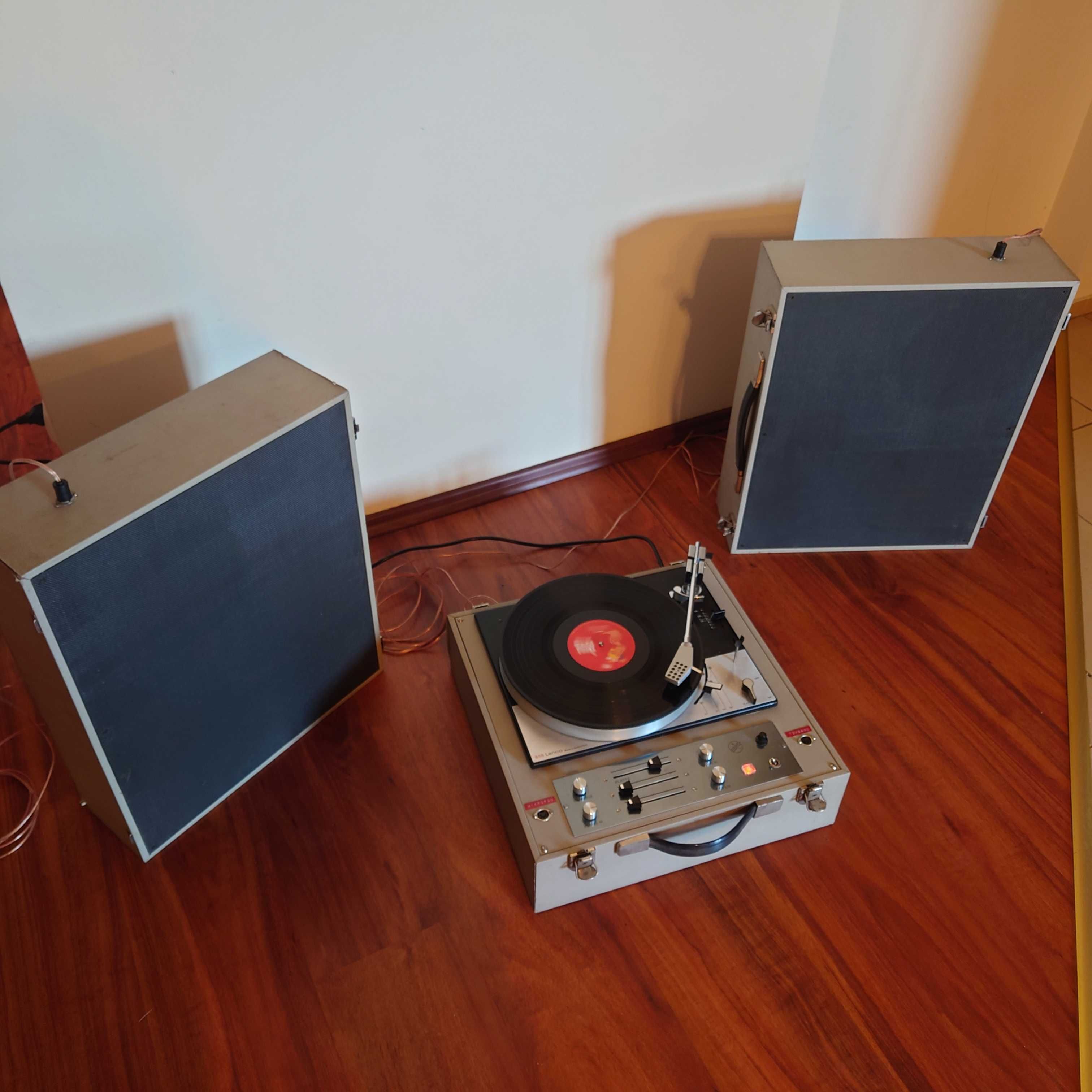 Gramofon LENCO B55 z oryginalnymi głośnikami - unikalny zestaw