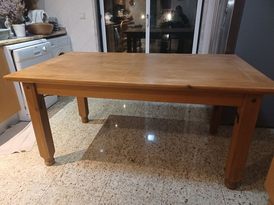 Vendo mesa con 4 cadeiras