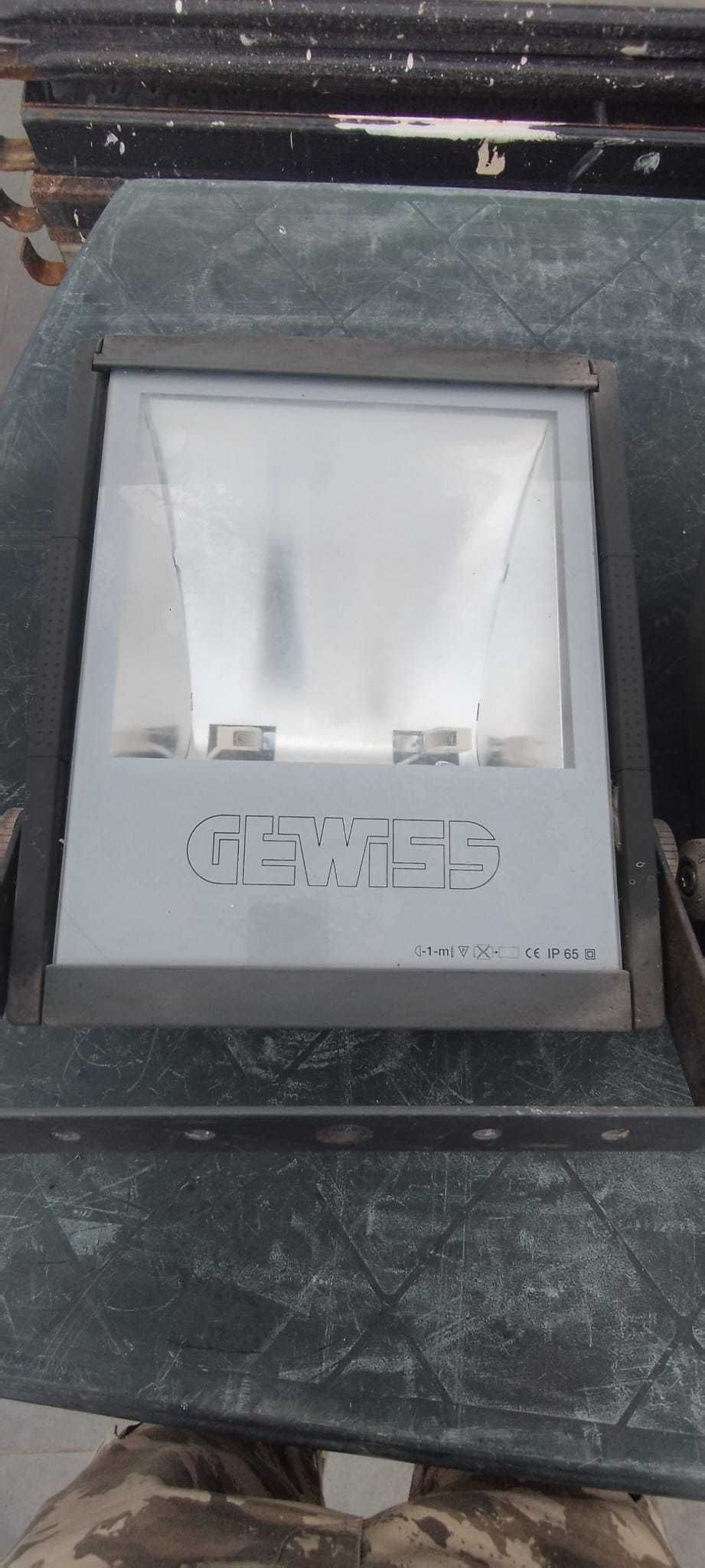 Projetor GEWISS Modelo nº GW 85 033
