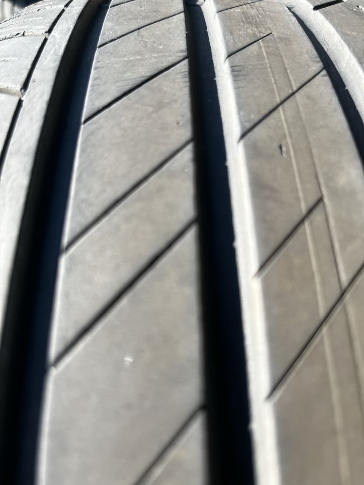 Комлект резини 225/40R18