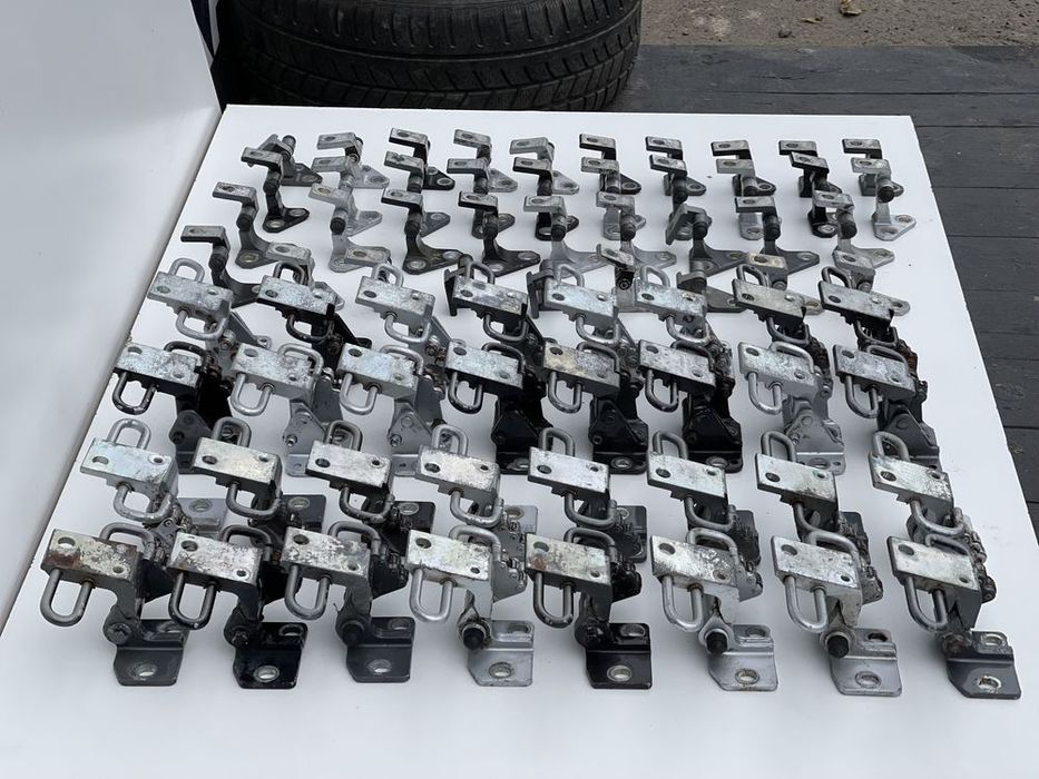 Петлі дверей Passat B6, B7, CC, Golf 5, Octavia A5, Touran, Caddy