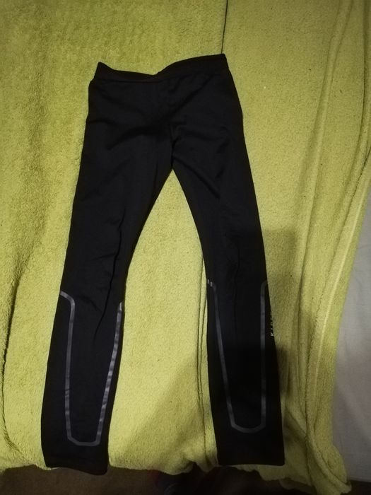 Spodnie termoaktywne kipsta do grania w piłkę nożną rozmiar 134