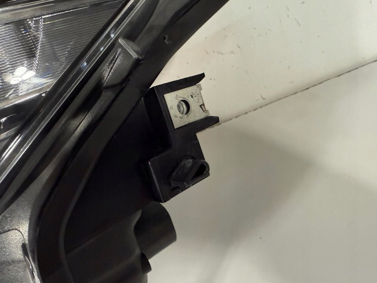 LAMPA PRZOD PRZEDNIA LEWA MAZDA CX3 CX-3 ZWYKLA SOCZEWKA D10E-51040 CALA