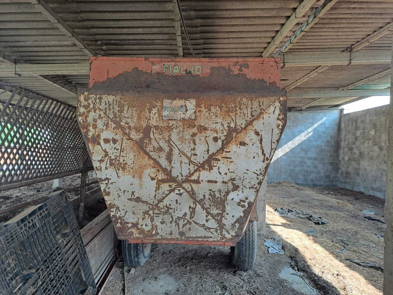Vende-se misturadora para silagem