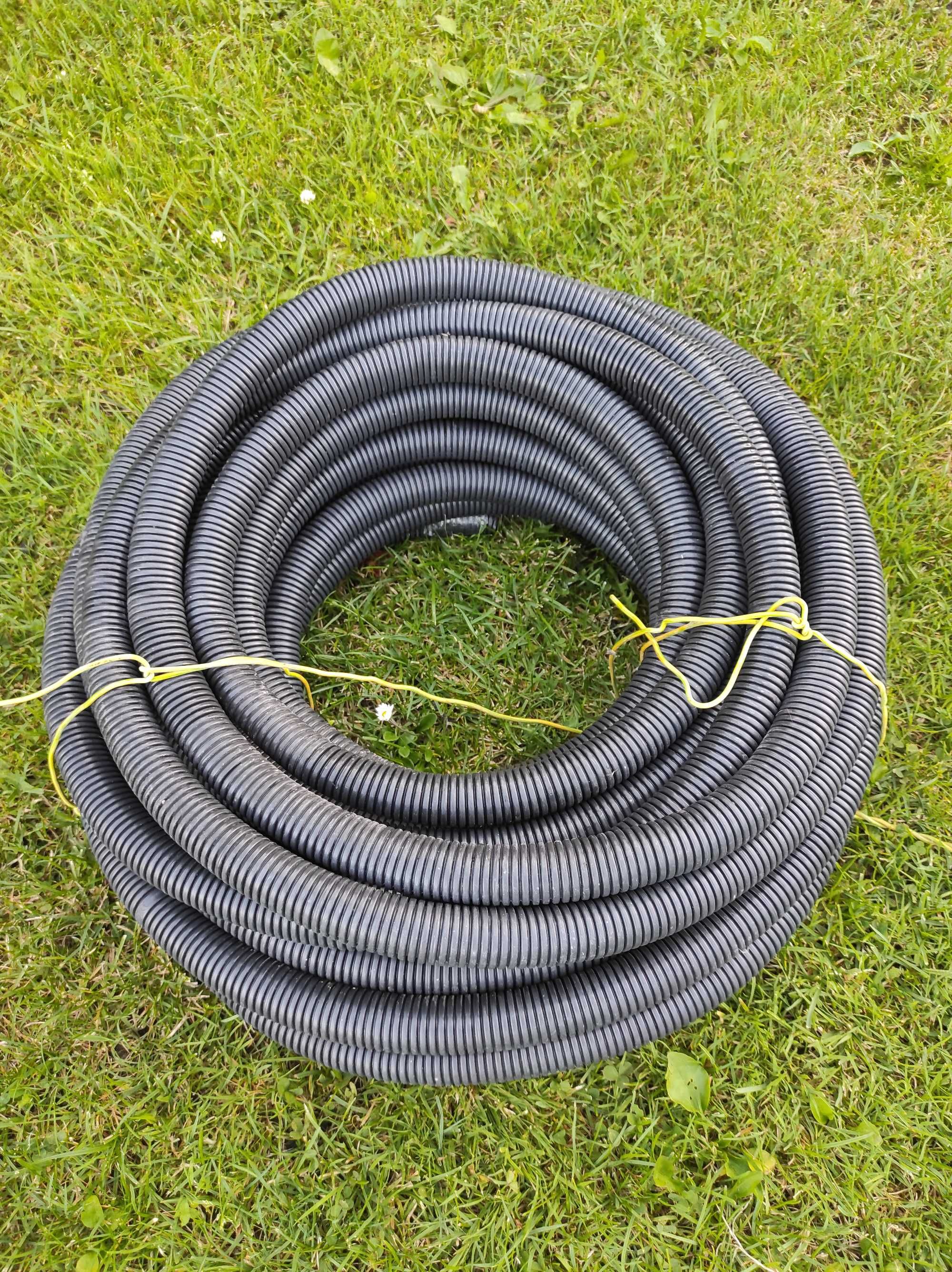 Peszel z pilotem czarny 30 mm . 25 metrów . Rura karbowana elektryczna