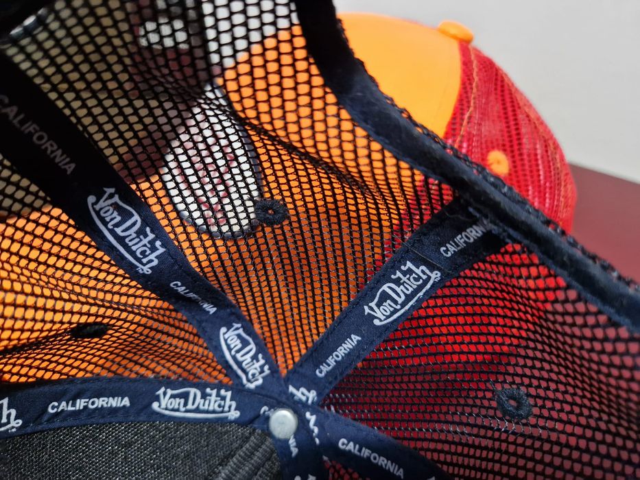 VON DUTCH marca de referência.