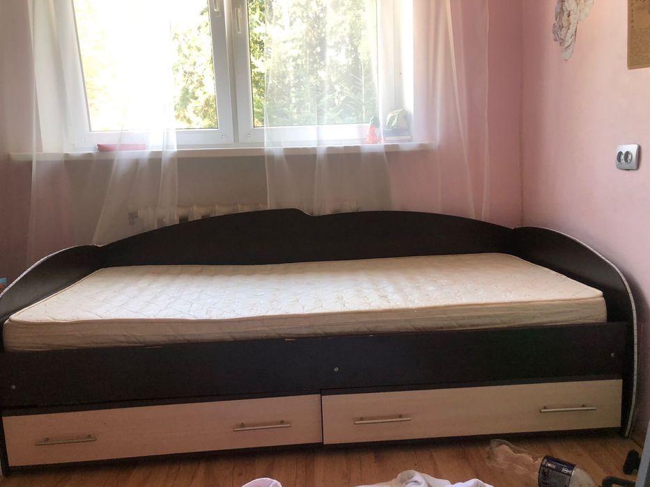 2 ліжка та комод продам бажано Ужгород Самовивіз