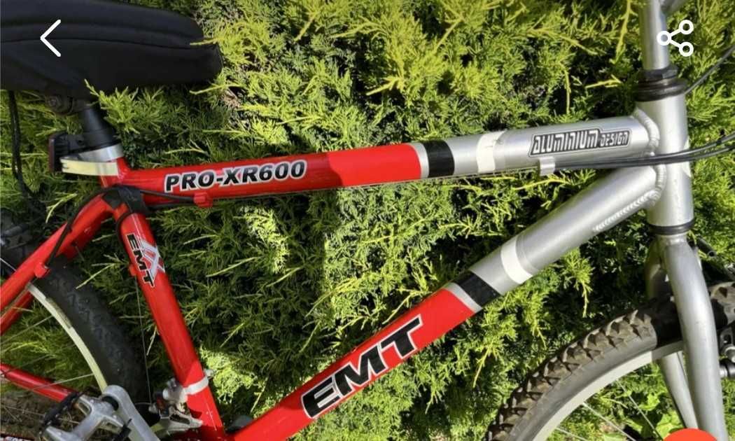 Bicicleta marca EMT em alumínio vermelho e cinza