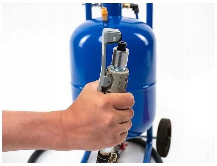 Piaskarka syfonowa mobilna  MOBILNA 38L + PISTOLET +DYSZE +WĄŻ