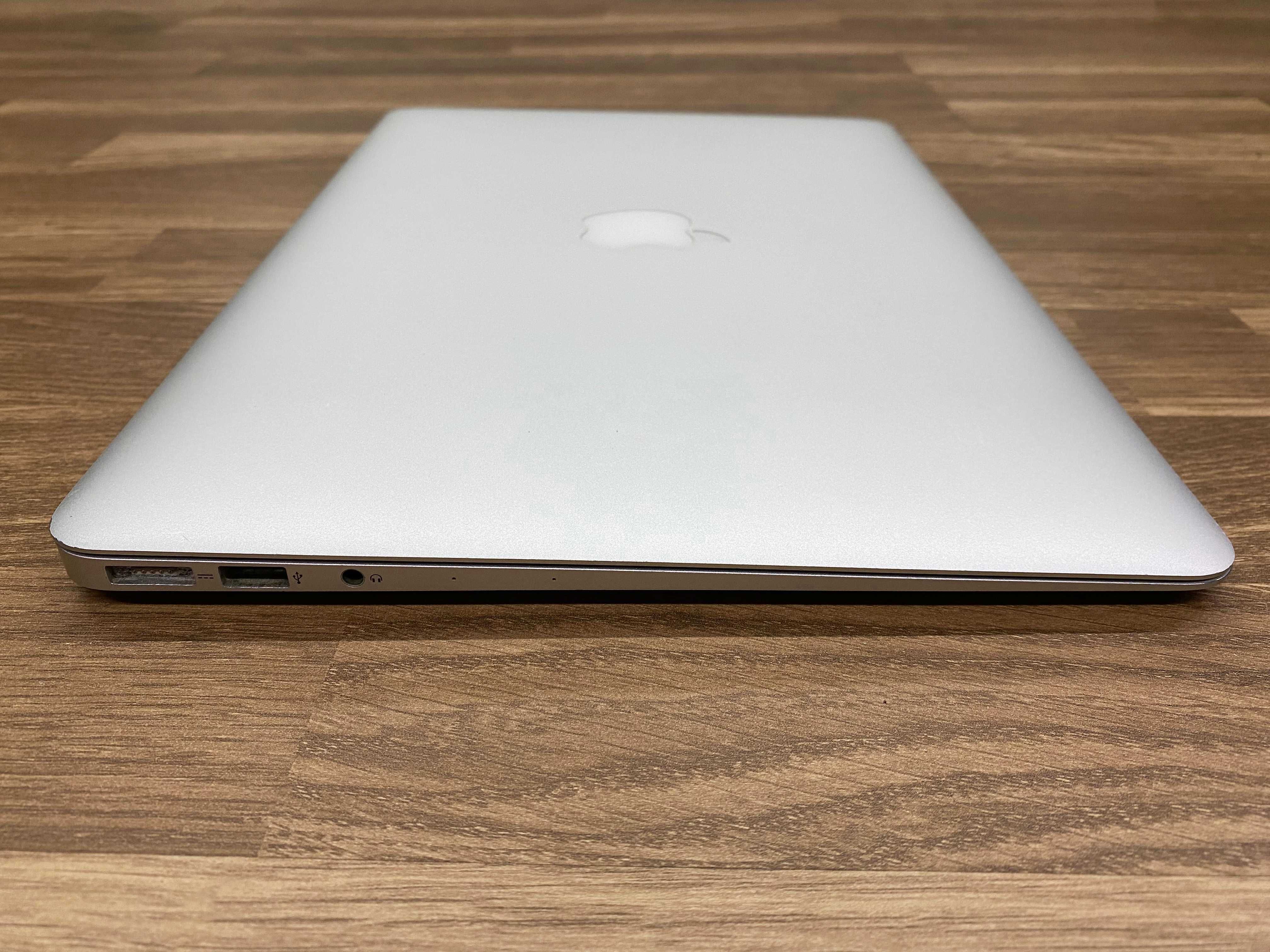 MacBook Air 13 (A1466) - 8GB Ram, 128GB SSD - Com carregador