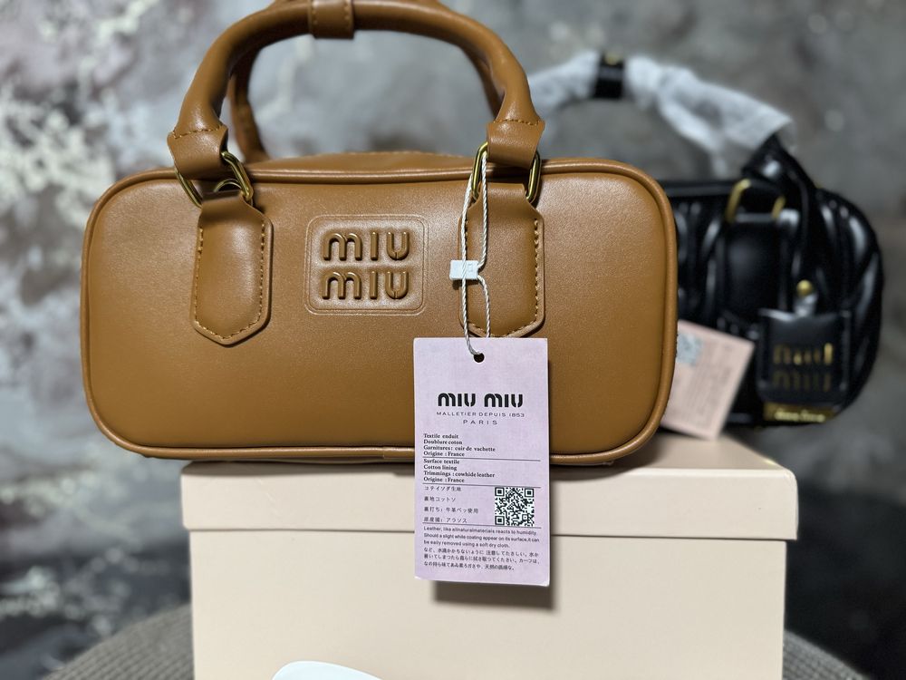 Стильна сумочка кросбоді Miu miu(оригінал)