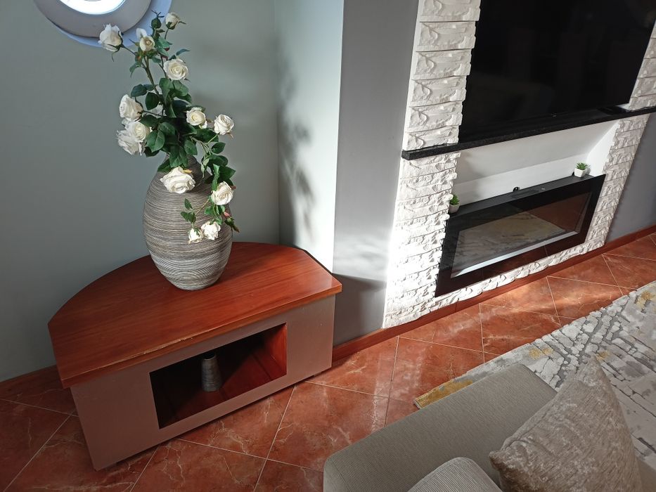 Móvel de apoio lareira