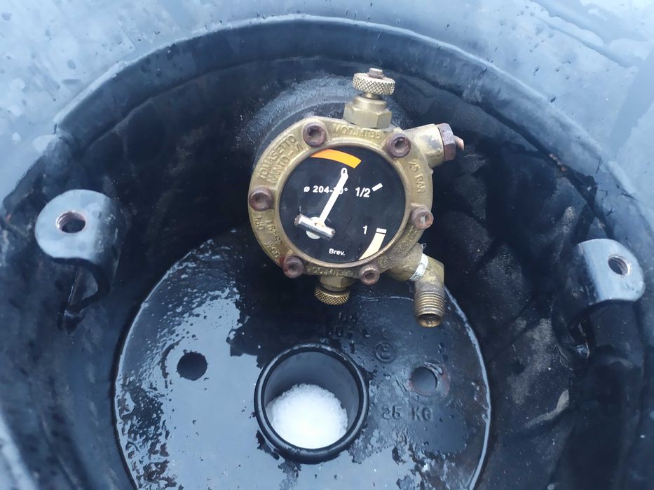 Газовий балон ГБО є різні з датою та без