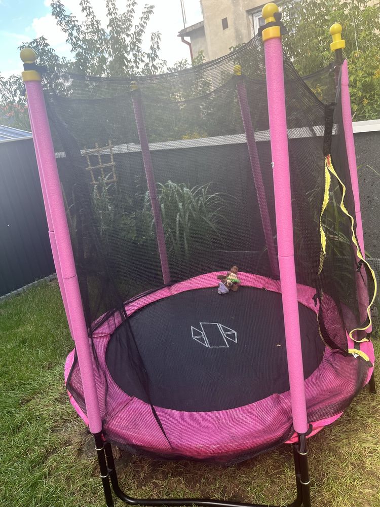Trampolina rozowa 140 jak nowa