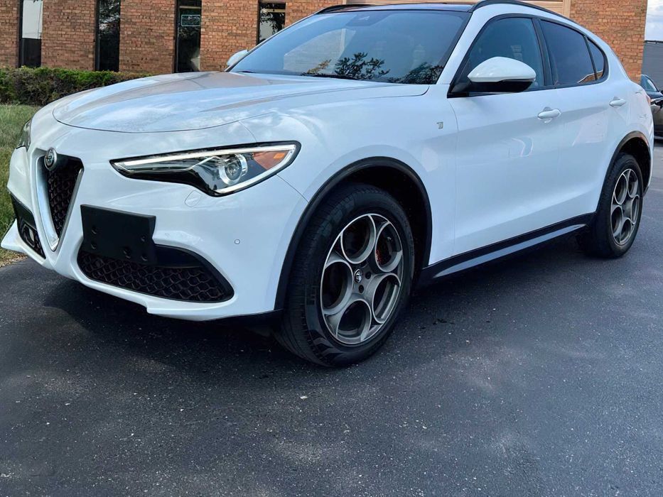Alfa Romeo Stelvio      2022