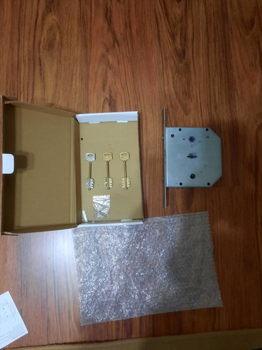 Замок дверний врізний