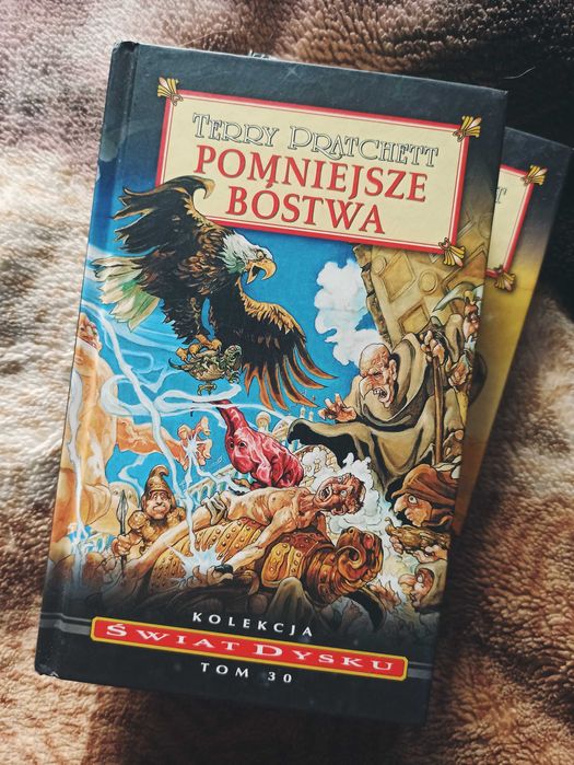 Terry Pratchett – „Pomniejszone Bóstwa” – Świat Dysku [KOLEKCJA]