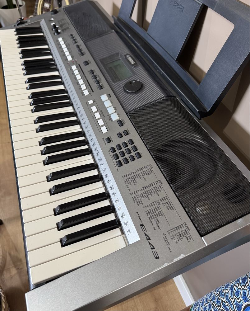 Teclado Yamaha PSR-E443