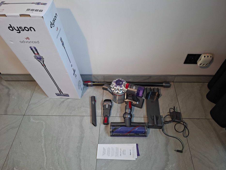 Odkurzacz pionowy Dyson V8 Advanced 425W srebrny