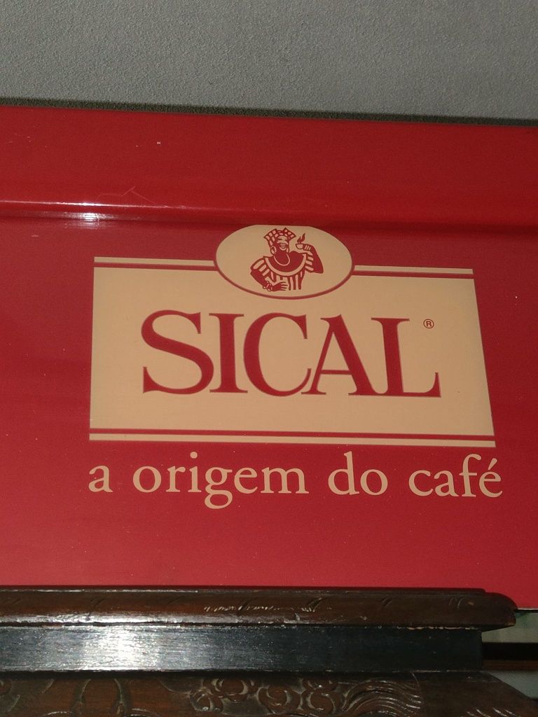 Letreiro e relógio SICAL