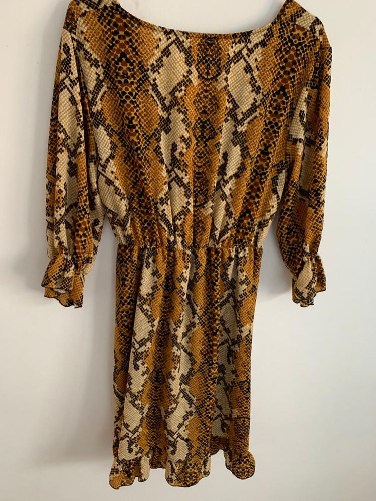 Vendo vestido com cinto