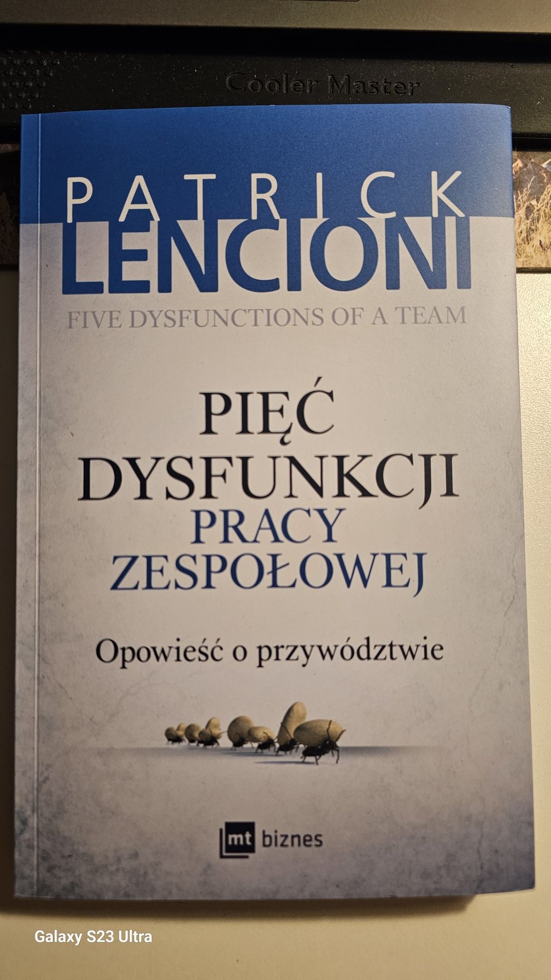 Książka pięć dysfunkcji pracy zespołowej