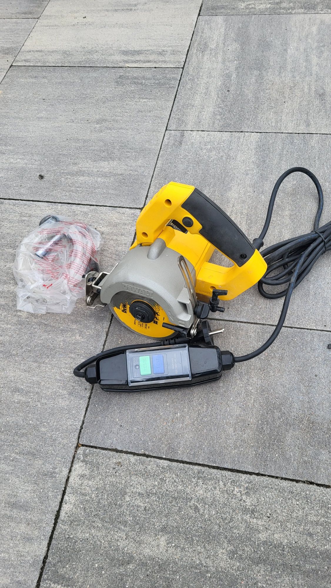 DeWalt DWC410 maszynka do cięcia płytek
