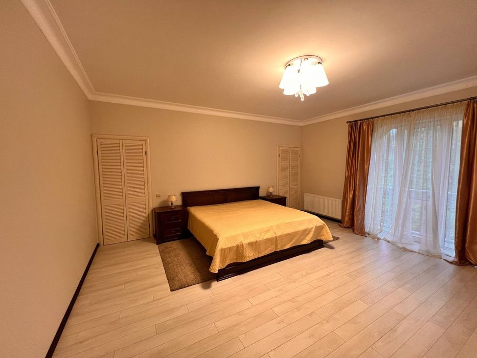 Продається неймовірний будинок неподалік від Центрального парку!