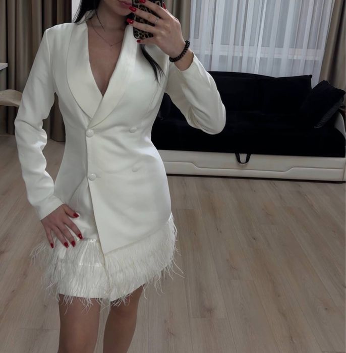 Сукня піджак з пірьям