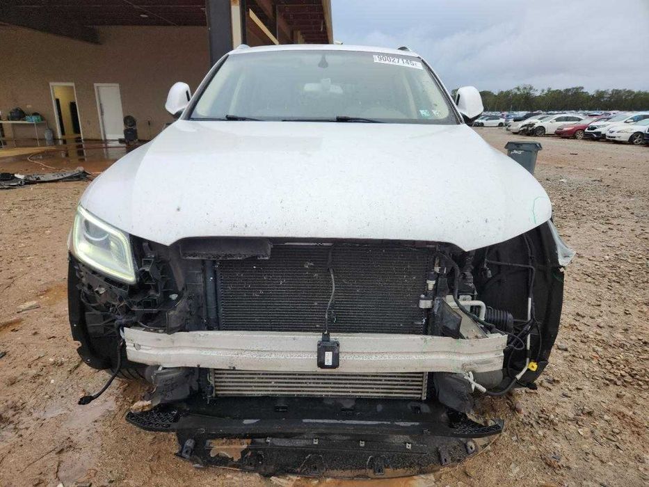 ауді  Q5 2015 авто в дорозі