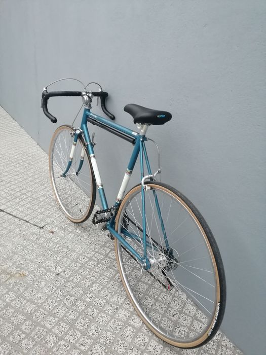 Bicicleta de estrada restaurada