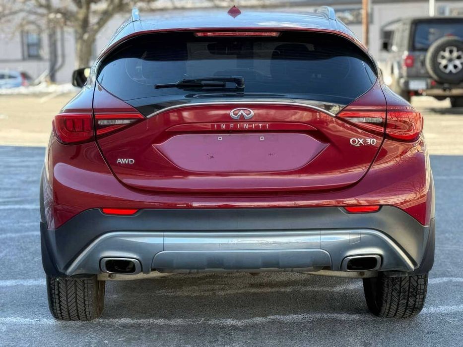 Infiniti QX30 Premium      2017