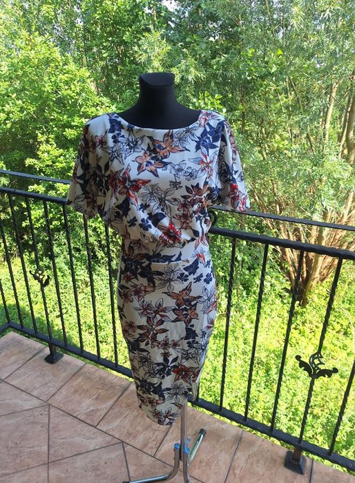 Piękna sukienka z rozcięciem na nogę marka Missfiga rozmiar XS 34