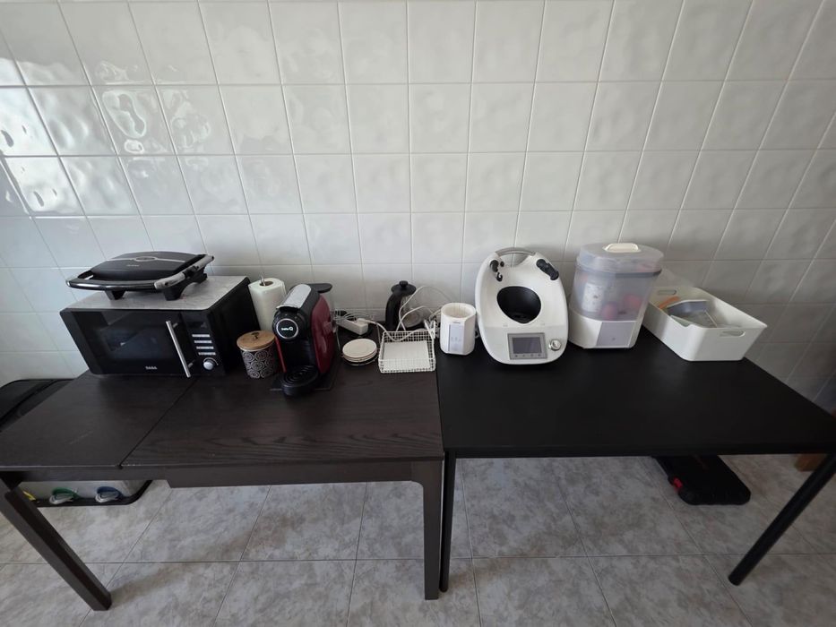 Duas Mesas de cozinha ikea