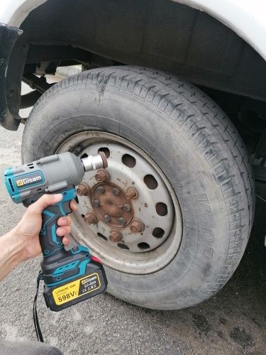 Klucz udarowy elektryczny GISAM 2000 + 2x bateria + walizka + zestaw