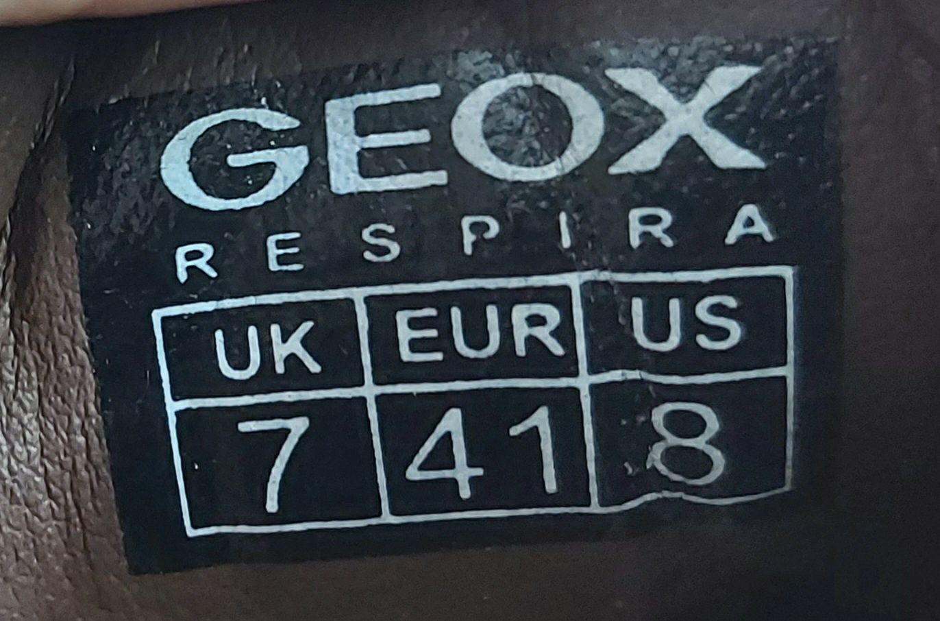 Кросовки фірми Geox Respira оригінал 

Розмір по бірці:
UK 7   EU 41