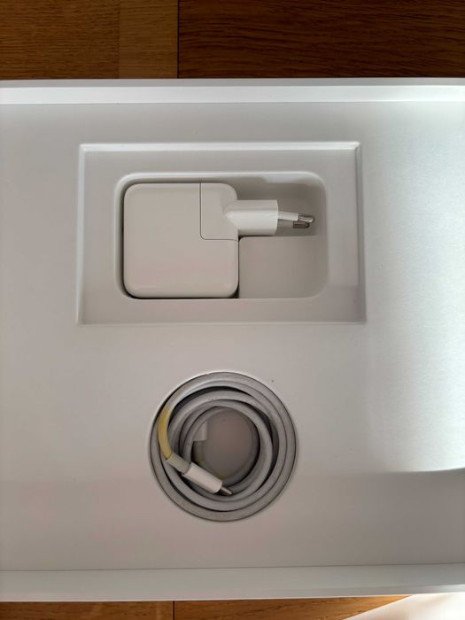 MacBook Air 13” z chipem Apple M1 (2020)