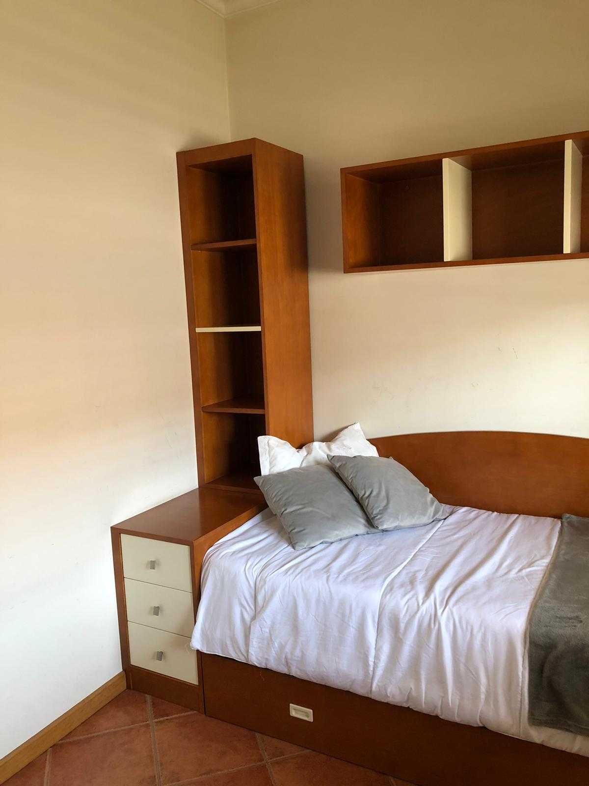 Quarto tipo studio (colchão incluído) em carvalho