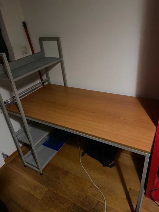 Secretária  em madeira