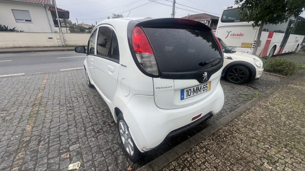 Peugeot iOn Elétrico – Pequeno, prático e económico