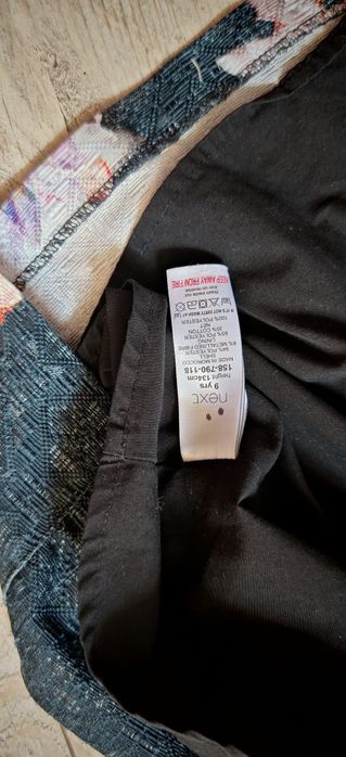 r.134 NEXT Sukienka okolicznościowa grafitowa w kwiaty