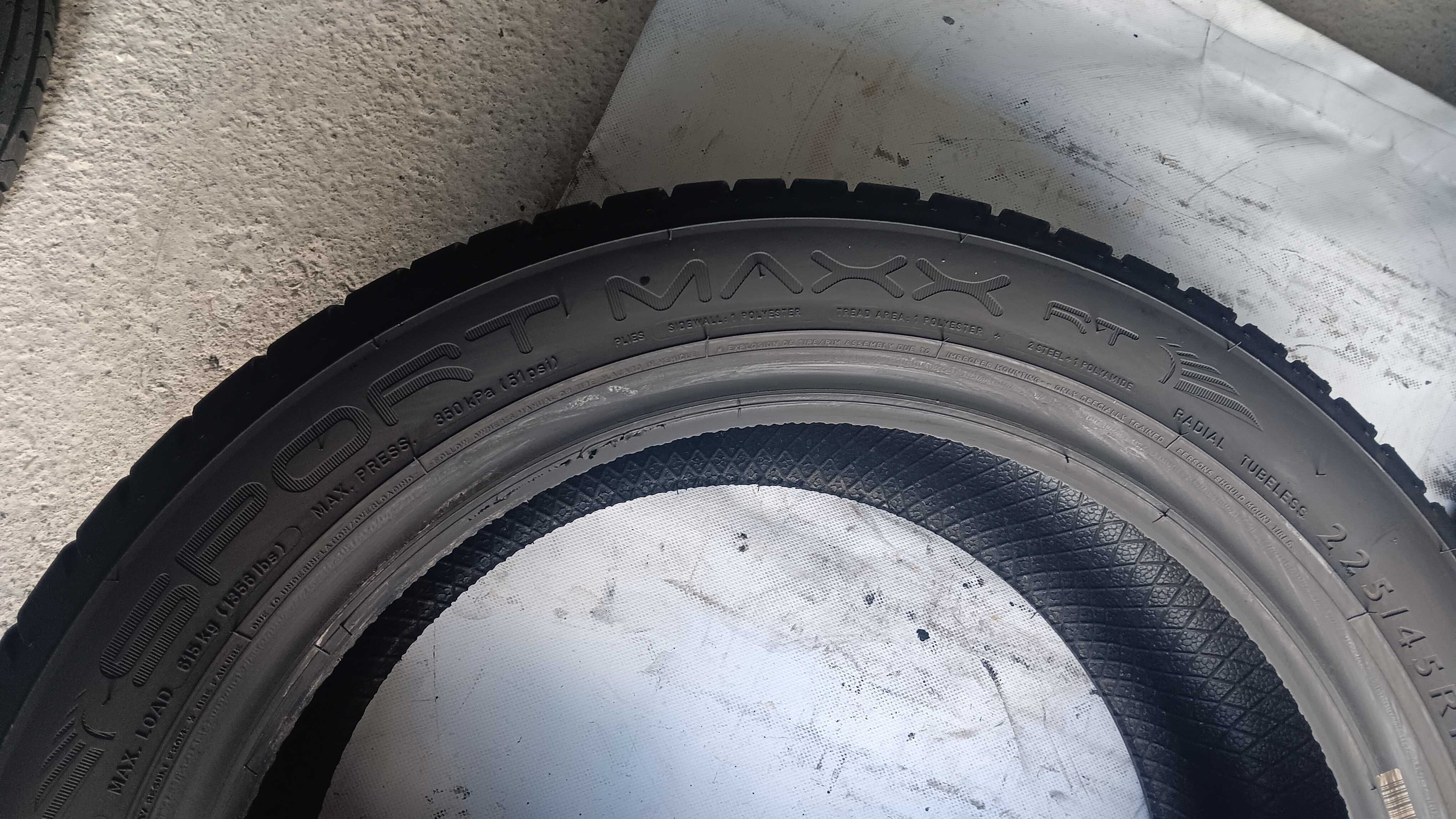 225/45/17 Dunlop sport maxx