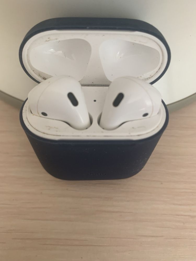 Навушники Apple AirPods 2 В хорошому стані