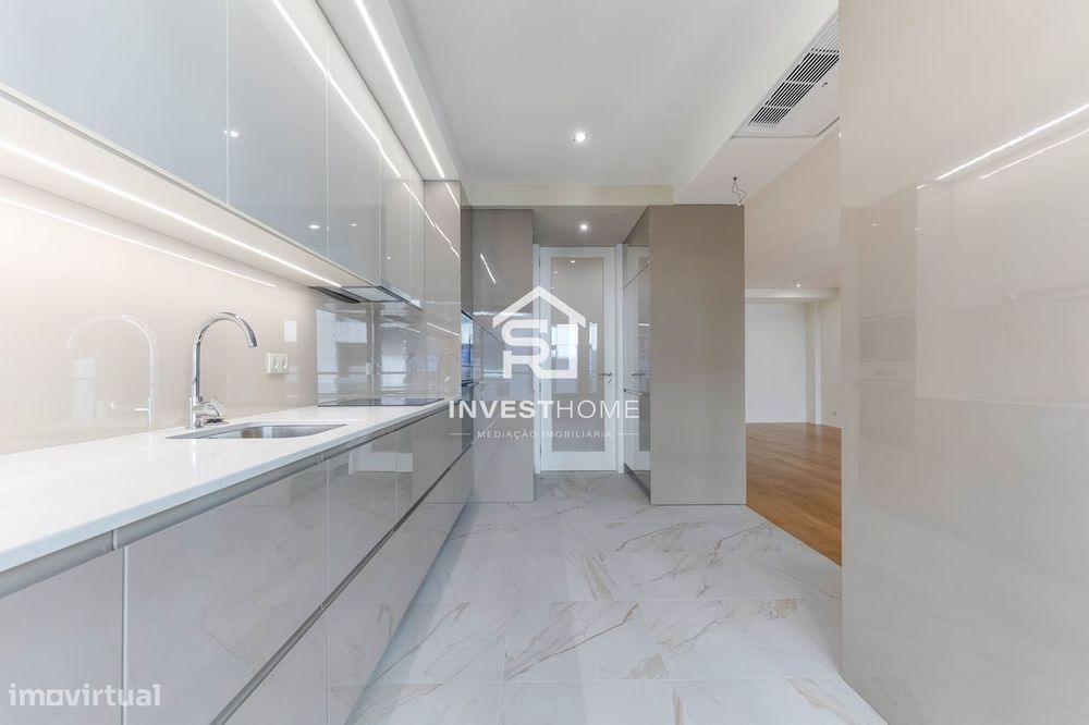 Apartamento T3 | Novo| Varanda | Lug. Garagem 2 carros |Metro| Maia