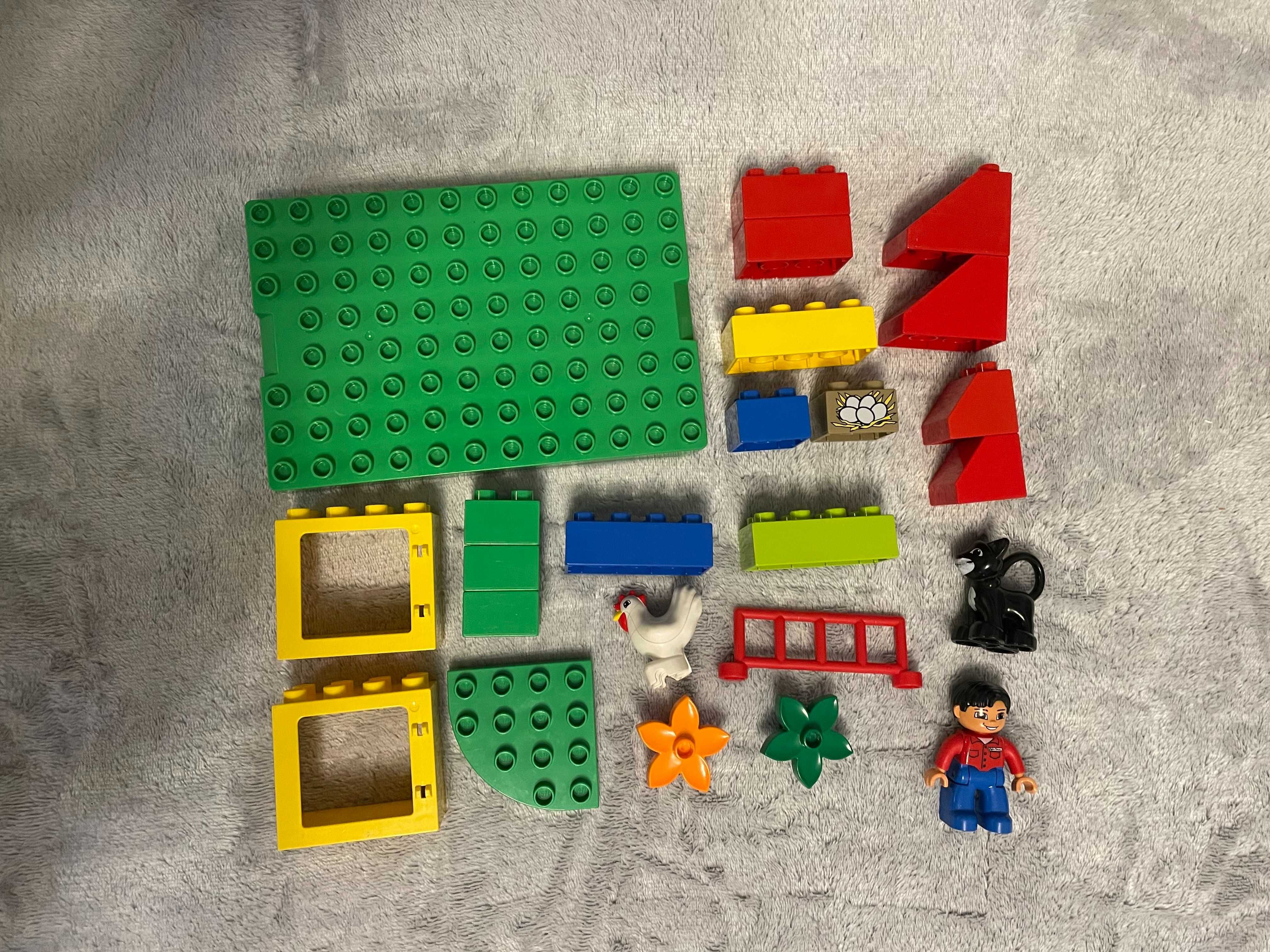 Lego Duplo, kura, jajka, kot, ludzik, podstawka